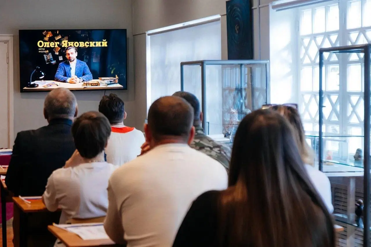 👍 В Пятигорске написали «Большой этнографический диктант»
Акция приурочена ко Дню народного единства и проходит под девизом «В единстве культур — сила народа» | Сетка — социальная сеть от hh.ru
