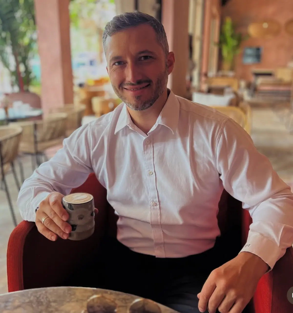 Где бы ты ни находился — на Бали, в Нью-Йорке, Дубае или Сиднее — понедельник начинается одинаково для всех, кто в бизнесе | Сетка — социальная сеть от hh.ru