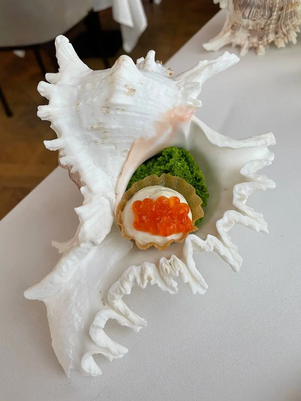 WOW-сервис формирует потребительское отношение 

Как вам еда?
Мне нравится. Вкусно, есть выбор, подача и оформление блюд на высоте. А вам?
Ну не знаю. Что-то не удивляют | Сетка — социальная сеть от hh.ru