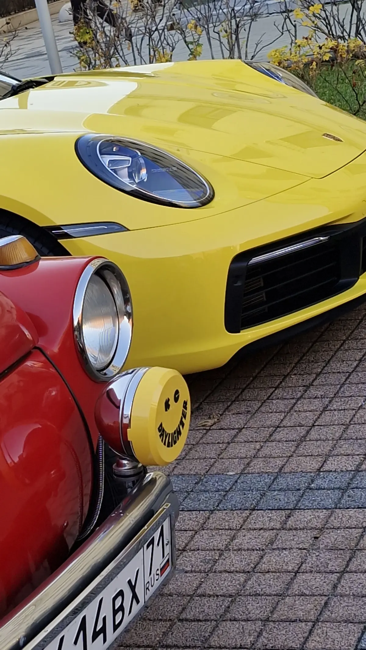 Готовлю #ТРЕНДЫ по ритейлу 2025 вместе с экспертом. Удивительно, но одна из главных тенденций 2025 здесь - стремительное возвращение покупателя в офлайн.
С другой стороны, вообще не удивительно | Сетка — социальная сеть от hh.ru