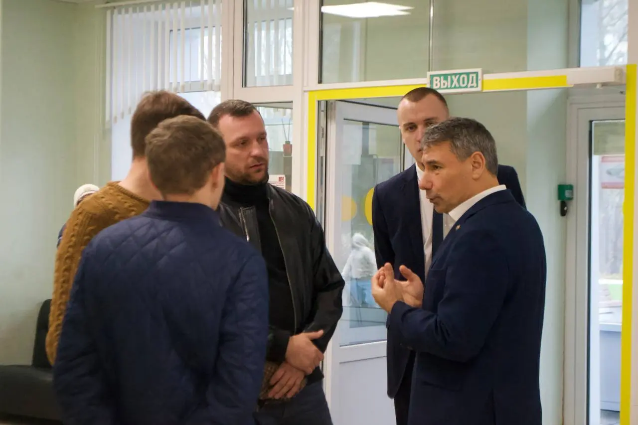 Под руководством председателя Общественной палаты Ленинградской области, Александра Фировича Габитова осуществили доставку гуманитарной помощи для Беседского сельскохозяйственного техникума | Сетка — социальная сеть от hh.ru