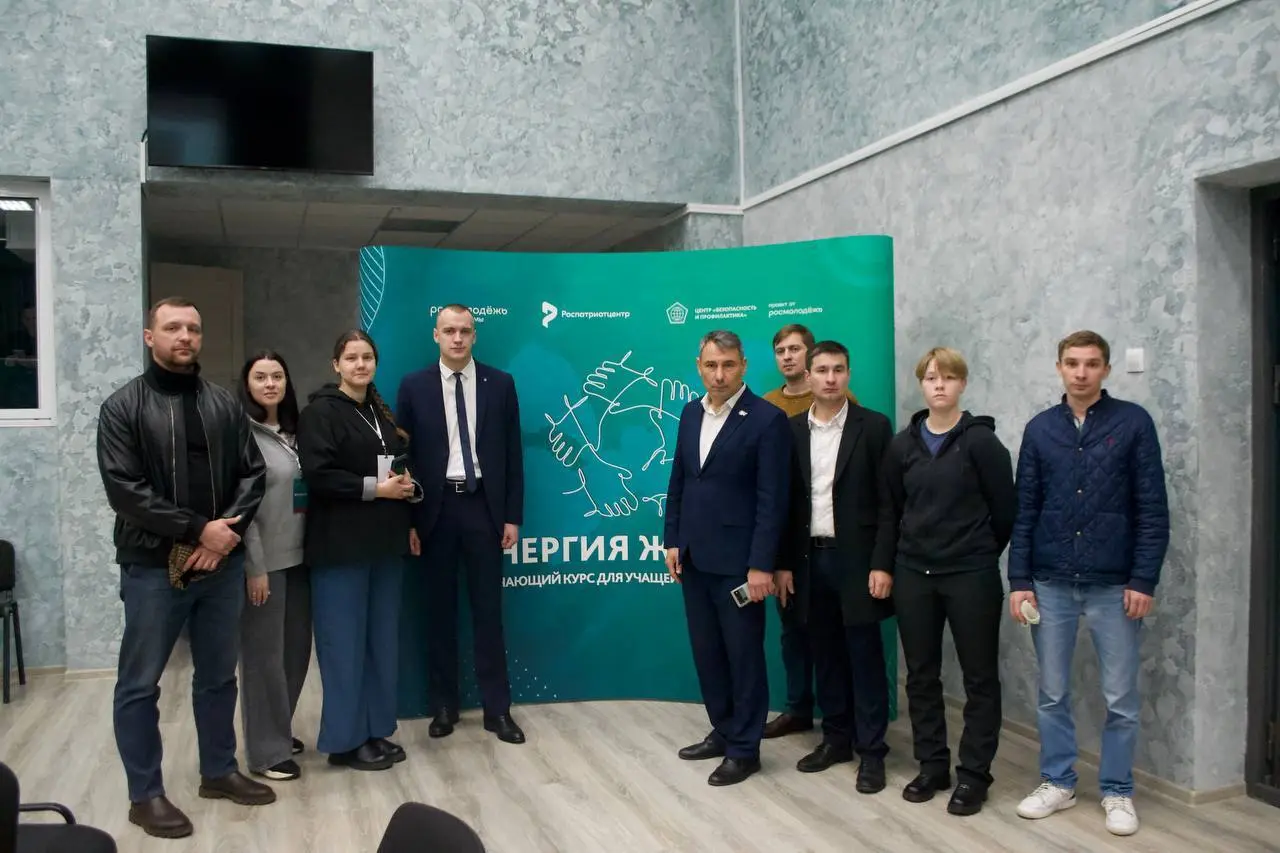 Под руководством председателя Общественной палаты Ленинградской области, Александра Фировича Габитова осуществили доставку гуманитарной помощи для Беседского сельскохозяйственного техникума | Сетка — социальная сеть от hh.ru