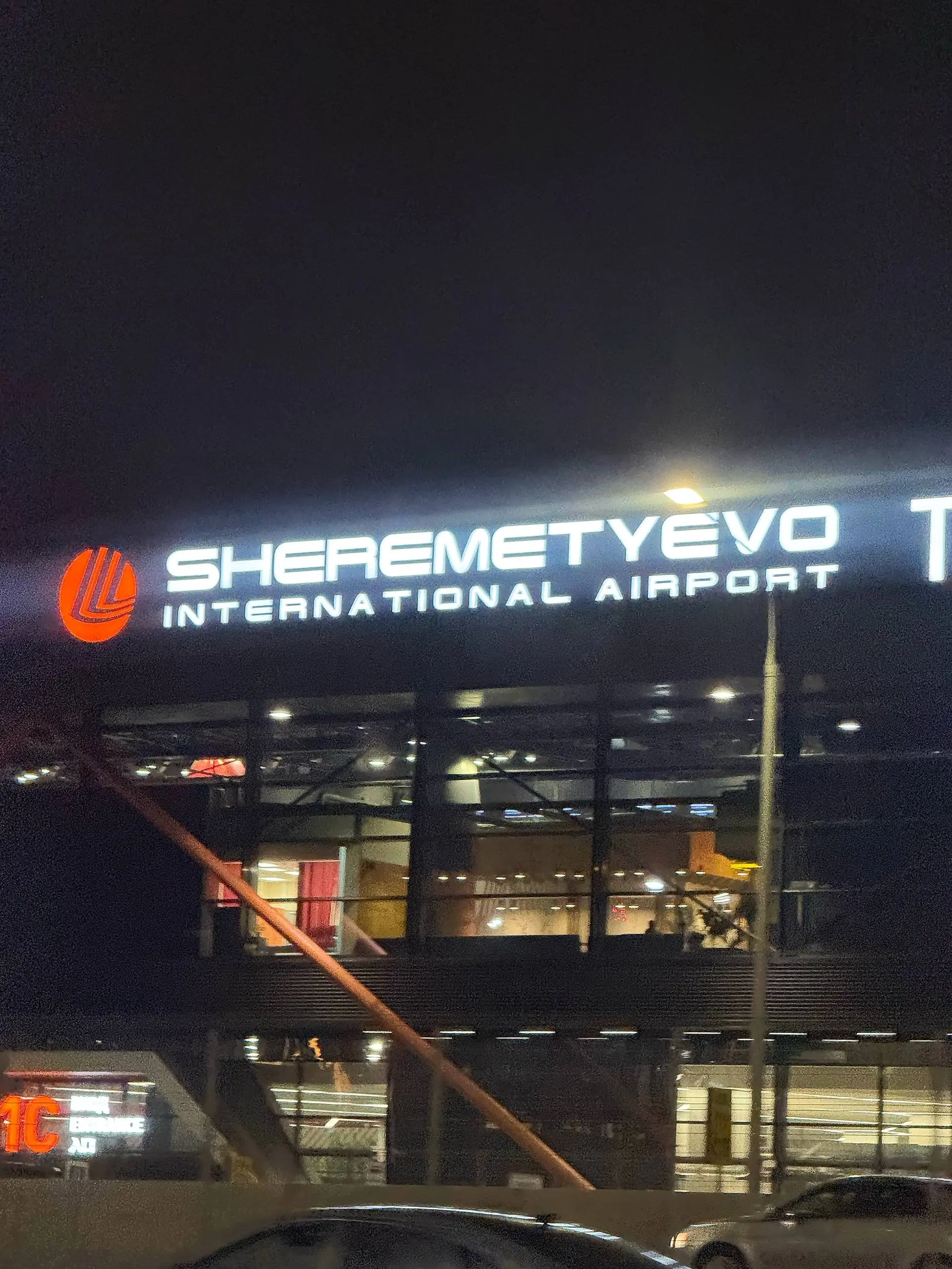 трип начинается ✈️
суммарно в полете почти 10 часов: есть идеи, куда лечу?
те, кто знает, не говорите))
и да, на этой неделе умного контента не ждите, будет отпускной! | Сетка — социальная сеть от hh.ru
