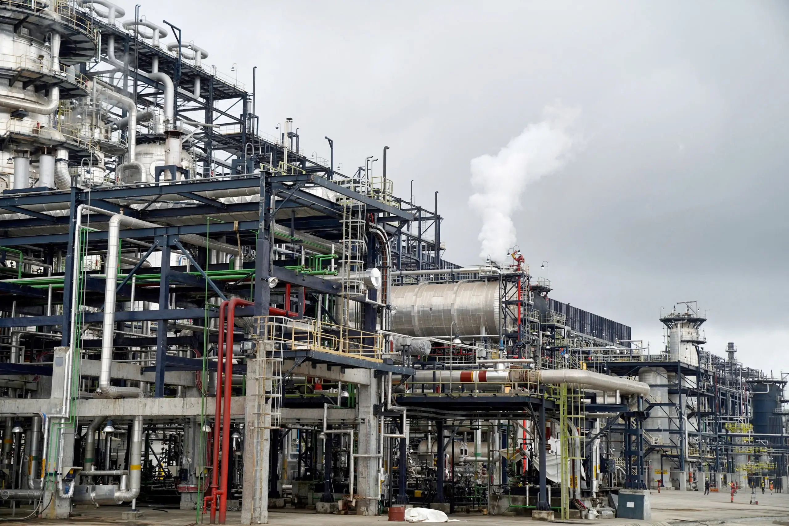 🇳🇬 Крупнейший нефтеперерабатывающий завод (НПЗ) в Нигерии достиг объемов производства топлива, превышающих спрос в стране | Сетка — социальная сеть от hh.ru