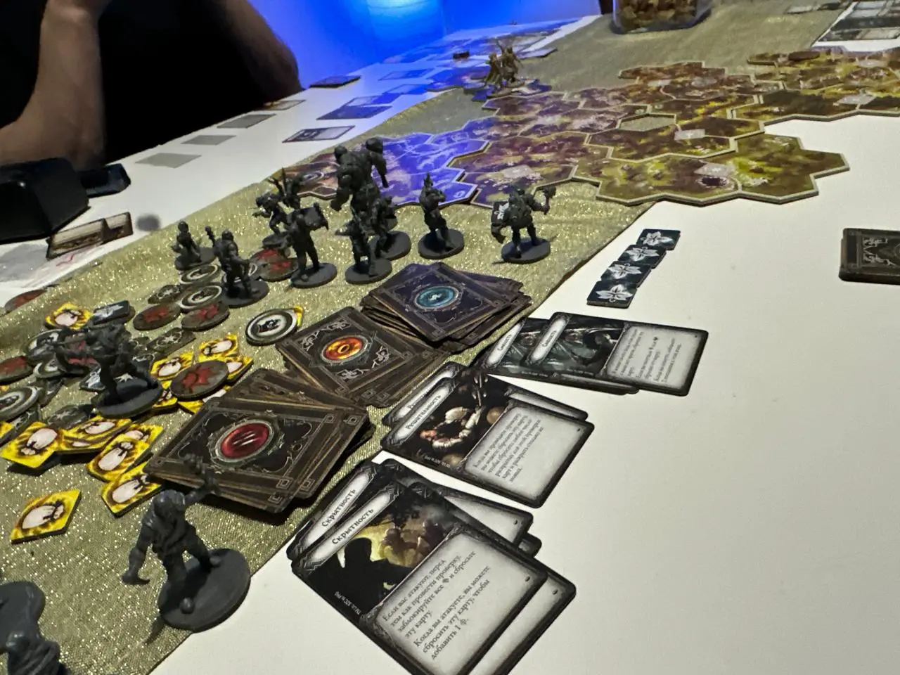 Путешествие в Средиземье
Когда слышишь “Средиземье”, первое, что приходит в голову -
Италия, Испания, Греция, оливки, базилик, солнце, морская соль…
А я вот на этих выходных путешествую по другим земл... | Сетка — социальная сеть от hh.ru