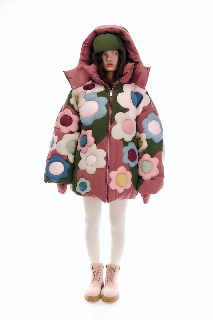 «Мне кажется, вы жопой на калькулятор сели». Бренд женской одежды Commode выпустил пуховик Цветочная бомба — и он мощно ворвался в соцсети благодаря своему необычному дизайну | Сетка — социальная сеть от hh.ru