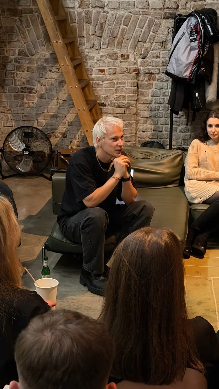 Во-вторых, пришли поддержать нашего прекрасного товарища — Рому с первой встречей ребят, которые на него подписаны 🫜 | Сетка — социальная сеть от hh.ru