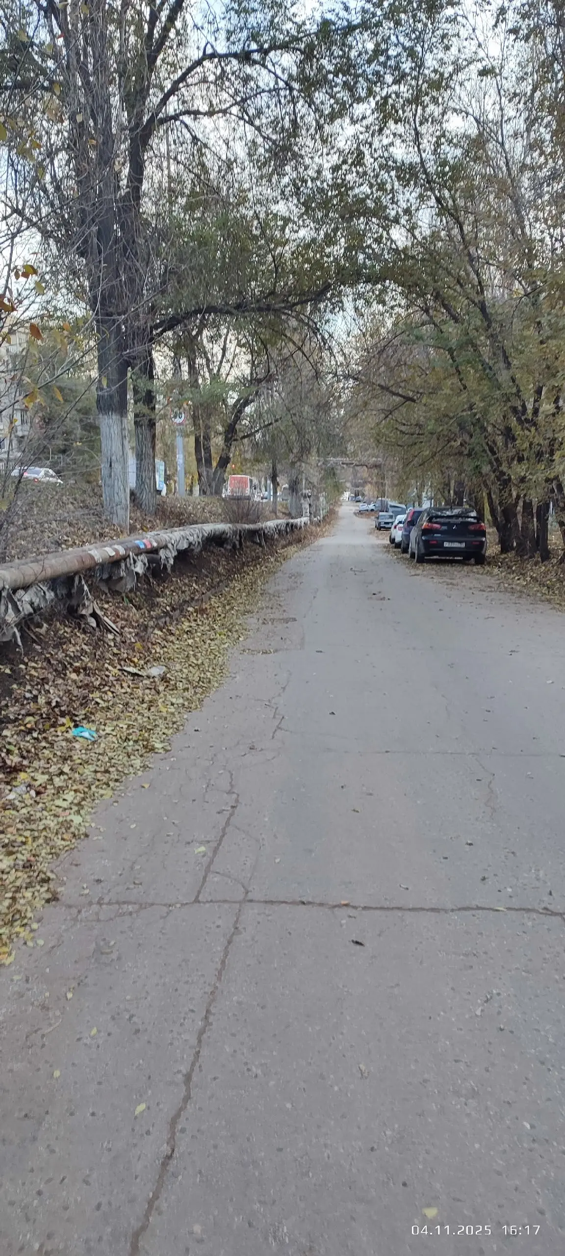 ✏️ Сергей Золотарев: В. Степанов:
Живут в России разные
Народы с давних пор:
Одним тайга по нраву,
Другим степной простор.
У каждого народа
Язык свой и наряд,
Один черкеску носит,
Другой надел халат | Сетка — социальная сеть от hh.ru
