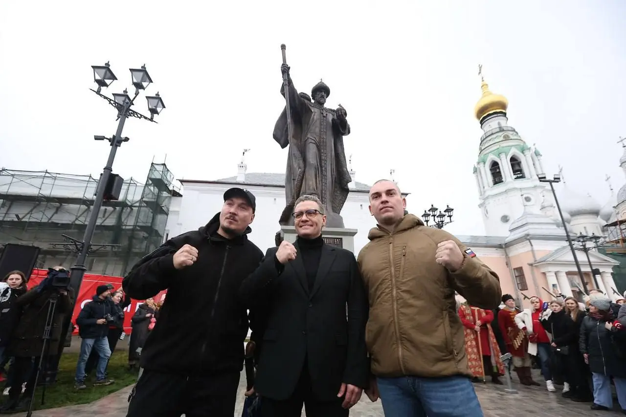 На открытии памятника Ивану Грозному в Вологде, там ,откуда сегодня начинается возрождении Руси.
Георгию Юрьевичу крепости духа, сил в заданном векторе. Максимальная поддержка 💪 | Сетка — социальная сеть от hh.ru
