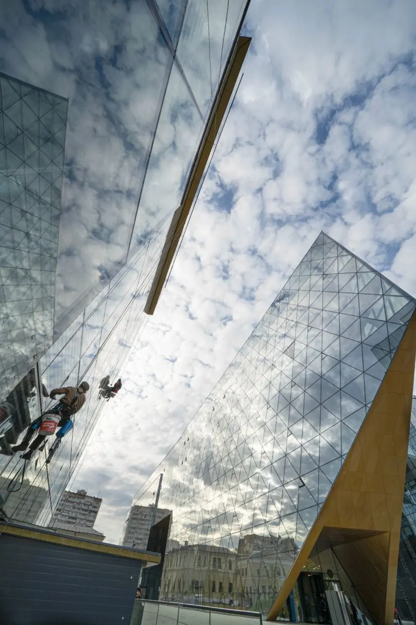 Новый кампус МГТУ им. Баумана, Москва
Симпатичная архитектура, лаконично вписанная в городскую застройку.
Остекление создаёт ощущение невесомости зданий | Сетка — социальная сеть от hh.ru