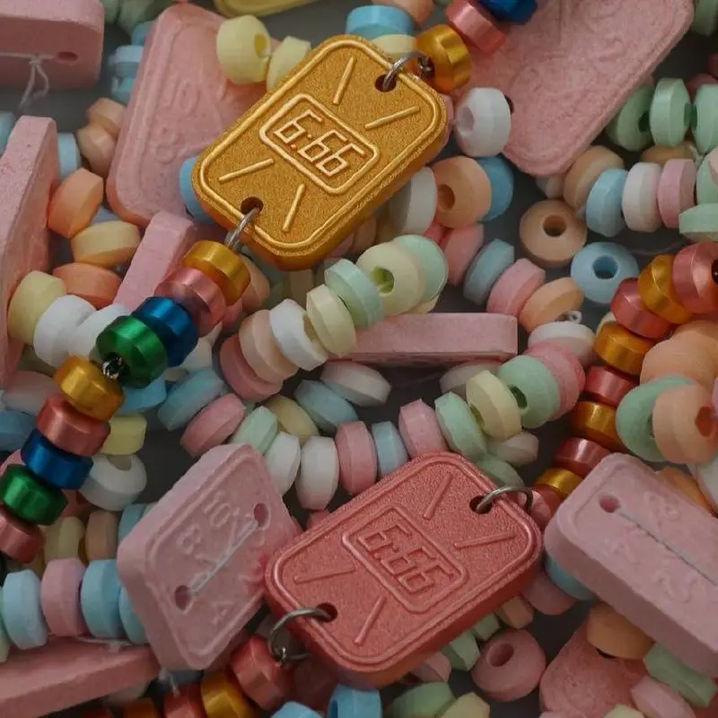 Катя Снэп выпустила конфетные часы 🍭
В линейке — серебряные, разноцветные и с золотым циферблатом | Сетка — социальная сеть от hh.ru