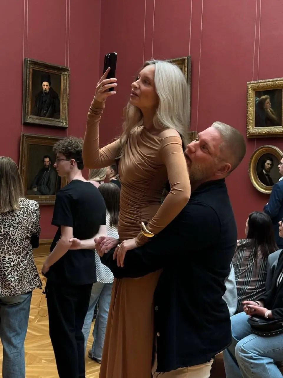 Если не так ходить на выставки, то тогда как ?
Я в такой любви …
Мечта #173849 быть замужем, вместе стареть вот так красиво и чтобы меня на ручках держали потому, что мне не видно картину
(Я маленькая... | Сетка — социальная сеть от hh.ru