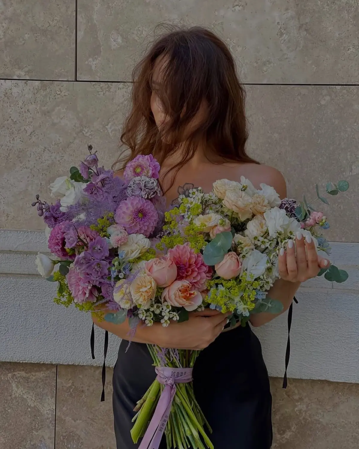 Привет! Я — Мария, и я создаю цветочную мастерскую Блум Лайк Ю. 🌸
Моя работа — это радость: видеть, как мои букеты дарят счастье, вдохновляют и остаются в памяти надолго | Сетка — социальная сеть от hh.ru