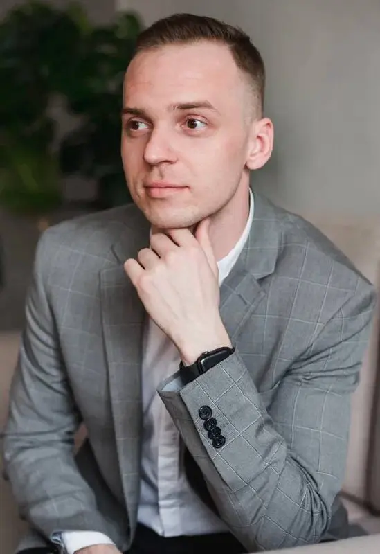 Евгений Лыков — психолог и бизнес-тренер🌟
Автор и ведущий практического формата «Тренажёрка для психологов»💪— пространства, где специалисты отрабатывают техники консультирования в живой практике
Два г... | Сетка — социальная сеть от hh.ru