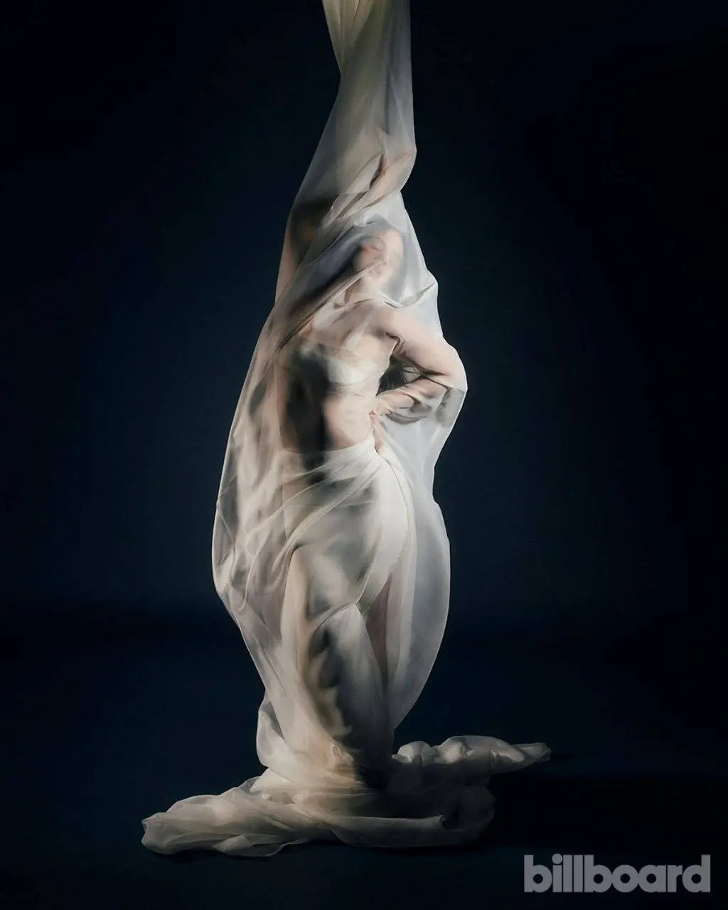 🚻 Росалия для нового выпуска журнала «Billboard».
⭐️ WIRE. • #ФОТОКАРТОЧКА | Сетка — социальная сеть от hh.ru