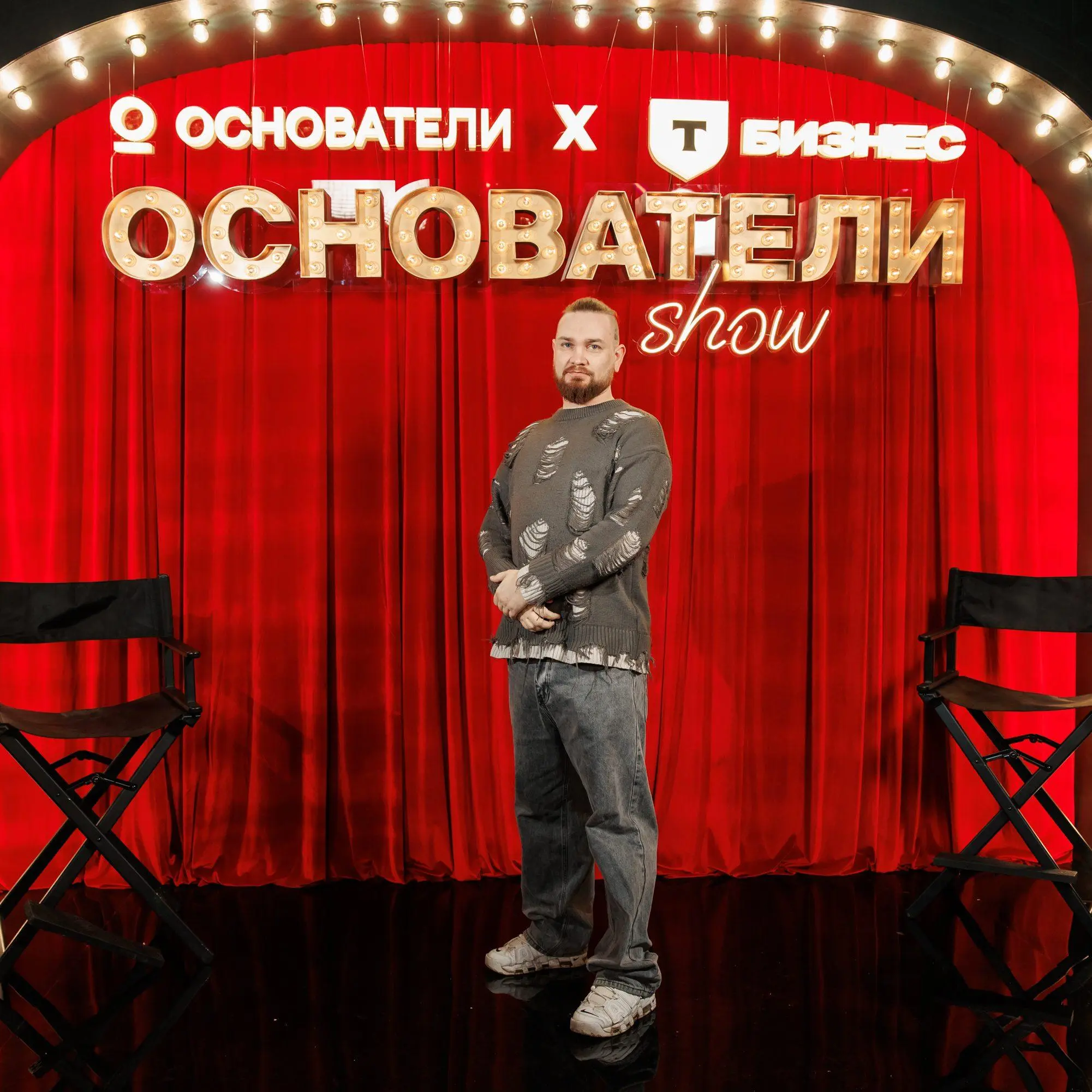 21 октября в Москве собралась тысяча людей, которые решили, что PowerPoint — это не их способ самовыражения, нужно больше пафоса. Назвали всё это «Основатели Show».
1 | Сетка — социальная сеть от hh.ru