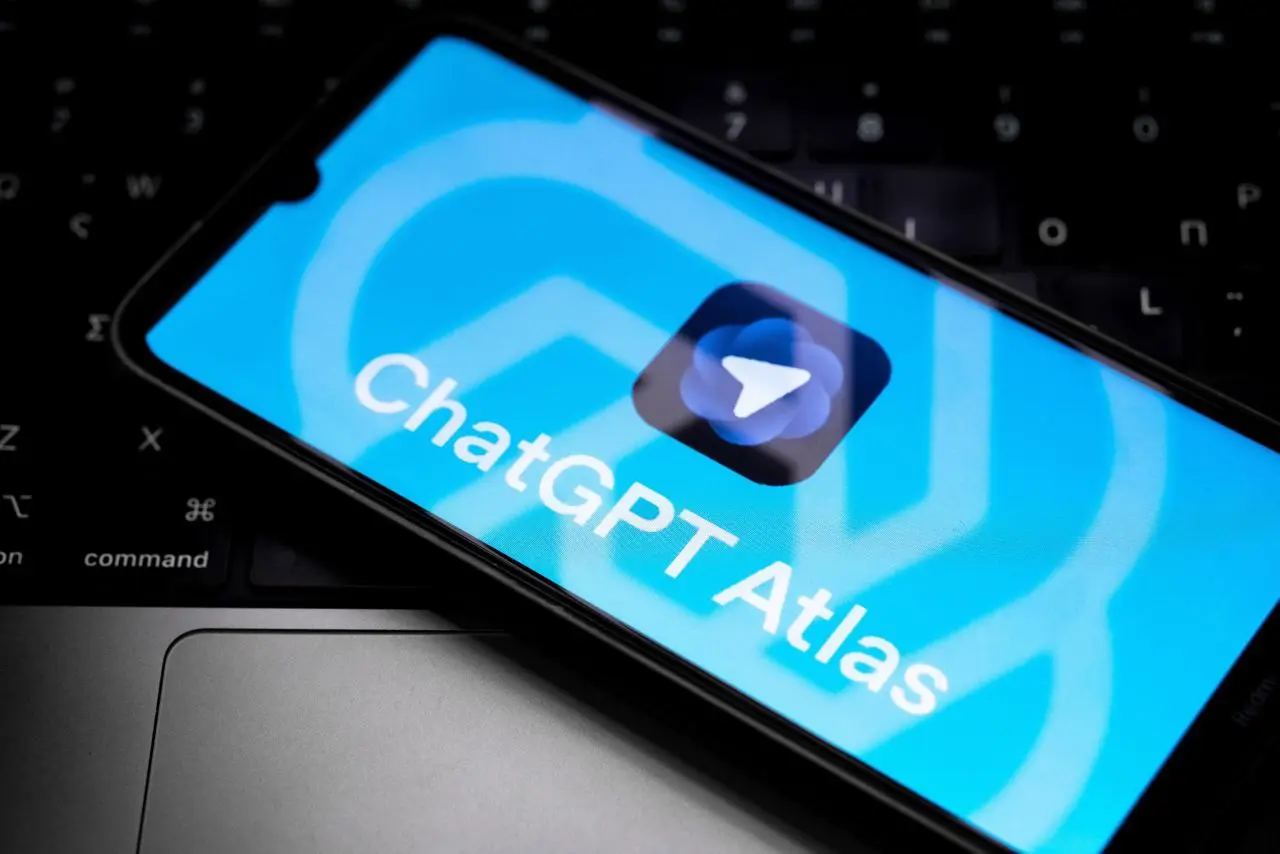 ИИ-браузеры массово обходят платные подписки СМИ.
Как?
Для сайтов ИИ-браузеры вроде Atlas (OpenAI) и Comet (Perplexity) выглядят как обычные пользователи | Сетка — социальная сеть от hh.ru