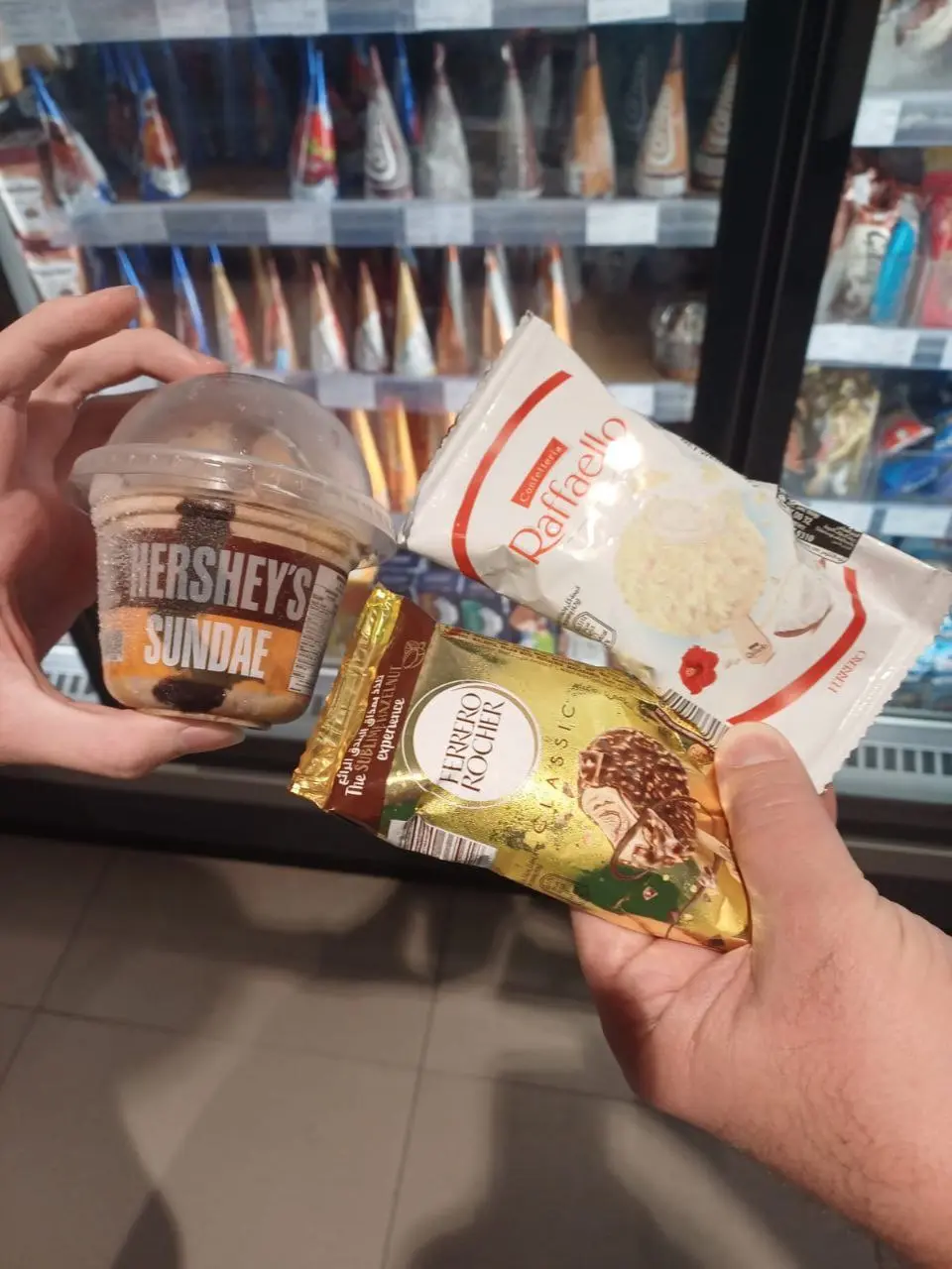 👋 Привет, друзья!
решили заглянуть в супермаркет рядом с нашим отелем - и вот что интересного обнаружили!
Конечно, на самом видном месте царствует дубайский шоколад - его тут действительно много | Сетка — социальная сеть от hh.ru