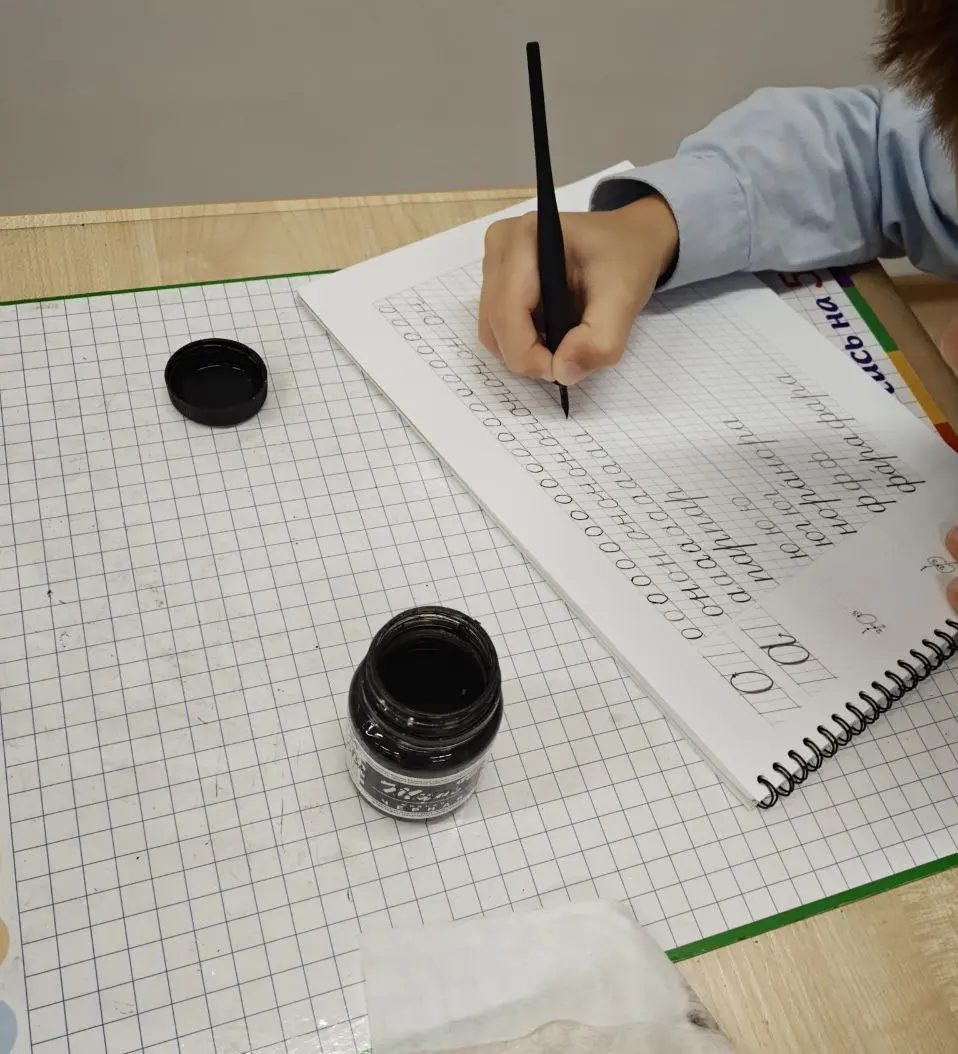 🔥 Почему детям важно писать от руки
«Зачем писать, если есть клавиатура?» — этот вопрос я слышу всё чаще | Сетка — социальная сеть от hh.ru