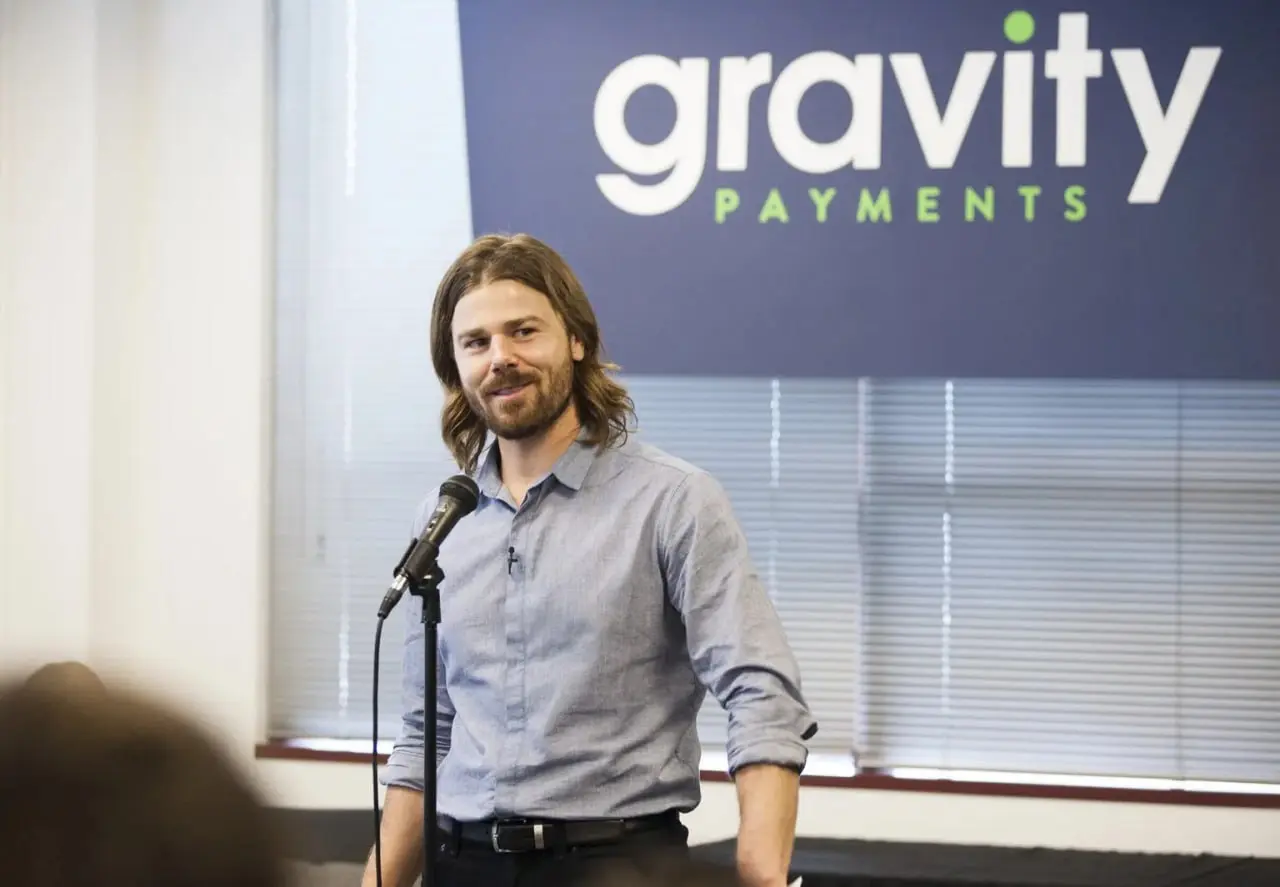 СЕО урезал себе зарплату с $1000 000 до $70 000 ради счастья сотрудников
В апреле 2015 года Дэн Прайс, сооснователь и генеральный директор компании Gravity Payments из Сиэтла (финтех-компания, занимаю... | Сетка — социальная сеть от hh.ru