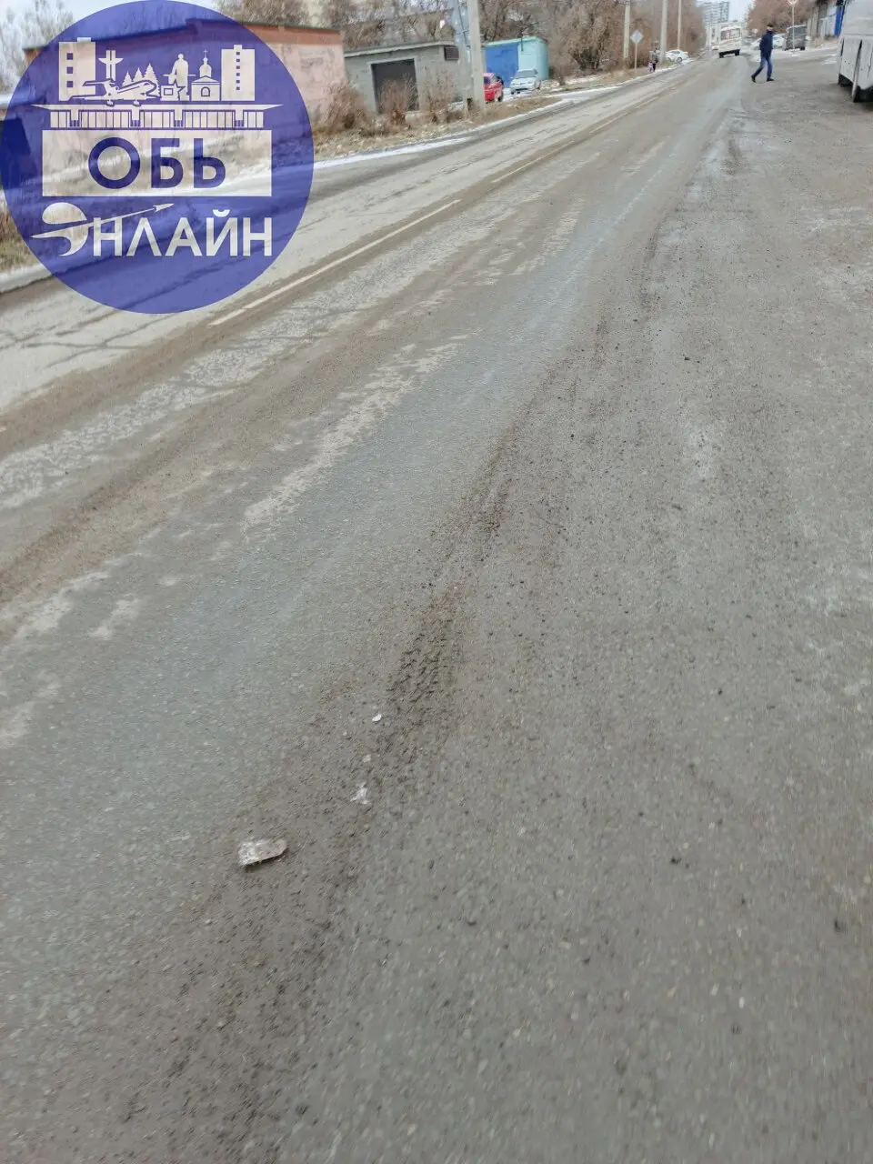 ↗ Вопрос к администрации. Для какой цели высыпается на дороги города такое огромное количество реагентов?
Снега ещё не было, а все дороги уже засыпаны песком | Сетка — социальная сеть от hh.ru