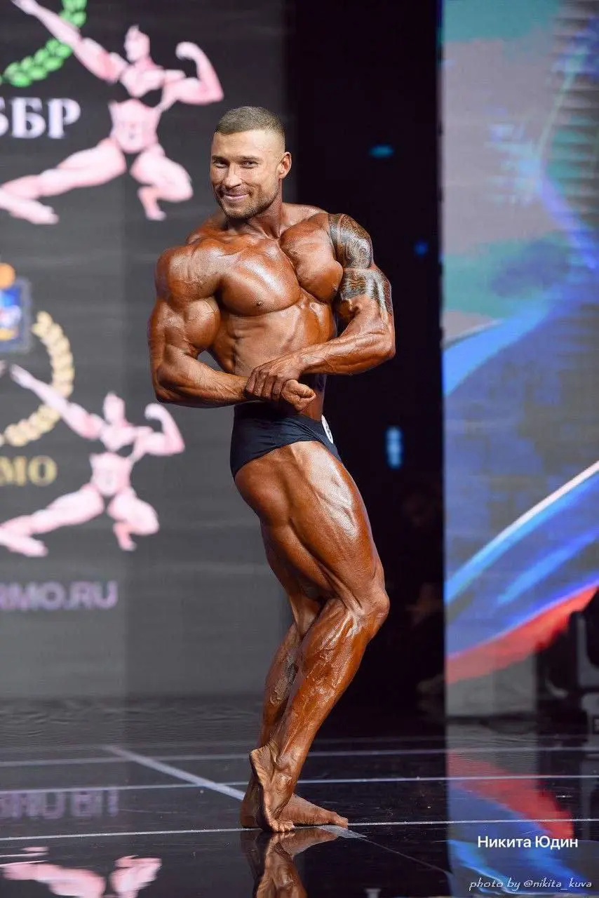 Ставрополец стал абсолютным чемпионом России по бодибилдингу
Алексей Хорин из Ставрополя одержал двойную победу на 37-м Чемпионате России по бодибилдингу, который прошёл в Подмосковье | Сетка — социальная сеть от hh.ru