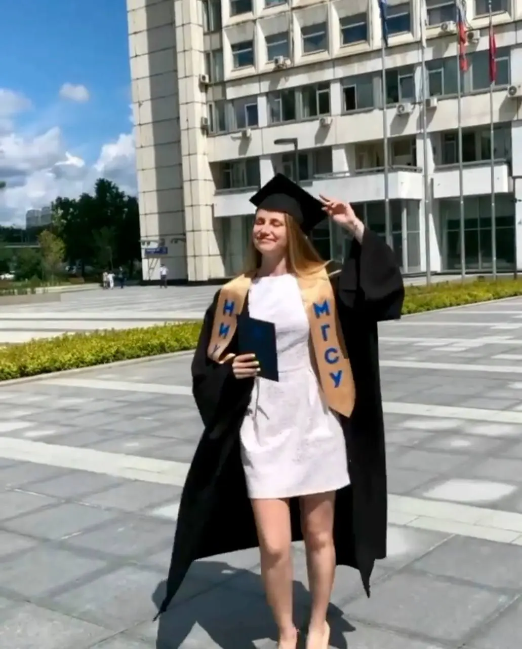 🤲🏻6 лет опыта в строительстве жилья
😌Хочу поделиться с вами своей историей - как я пришла к созданию своей дизайн студии интерьеров
Когда я училась в 10 классе, мой папа строил баню на даче | Сетка — социальная сеть от hh.ru