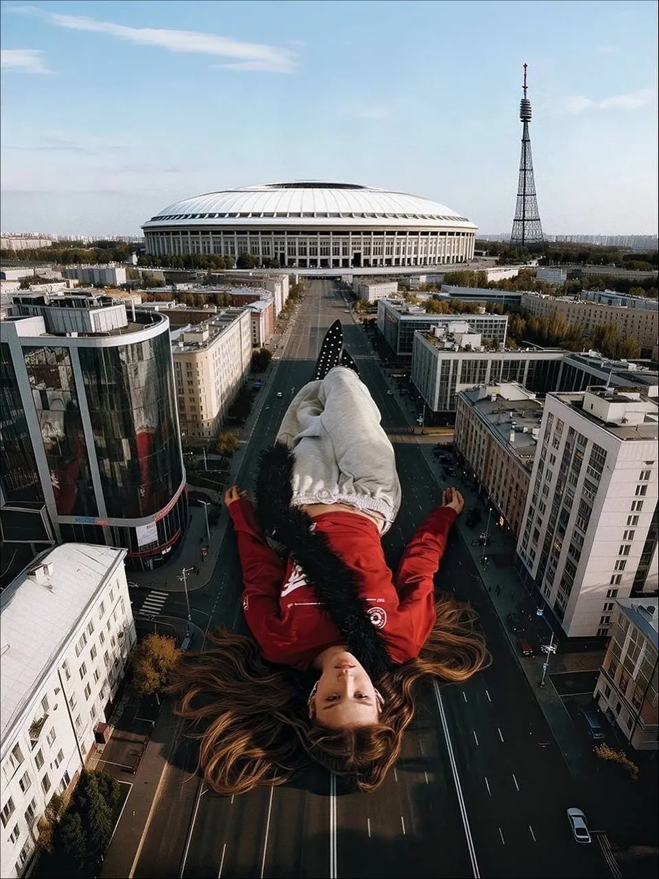 А вот и Анка Пересильд для HELLO! в линейке «Москва» из «Сделано в Москве».
P.S. ходят слухи, что бомбер лучше не стирать и не носить с белым. | Сетка — социальная сеть от hh.ru