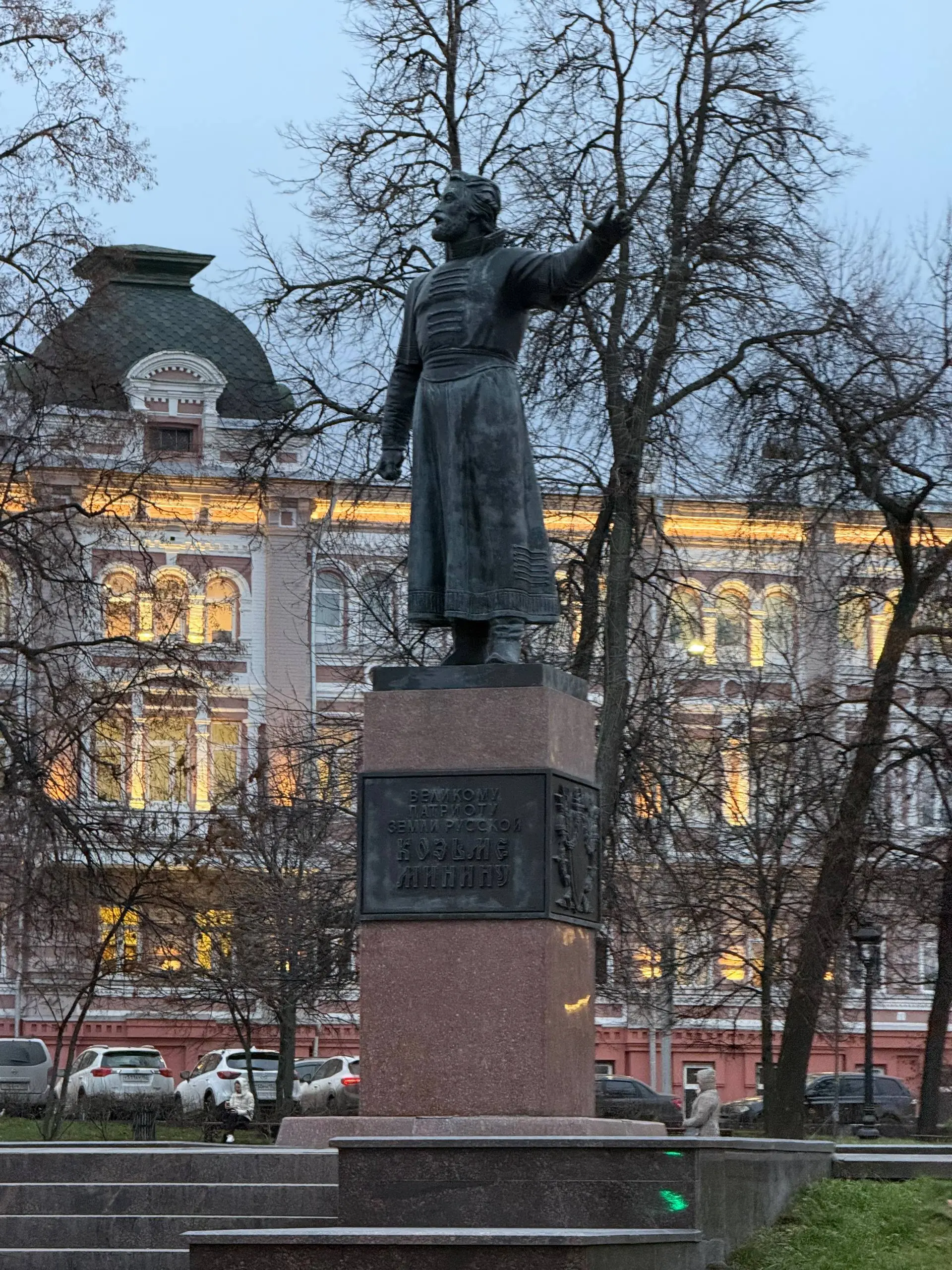Нижний Новгород
Сегодня первый день в НН, а чтобы сюда добраться пришлось через столицу государства путь держать. И в полночь по времени Московскому дорогу уже осиливать | Сетка — социальная сеть от hh.ru