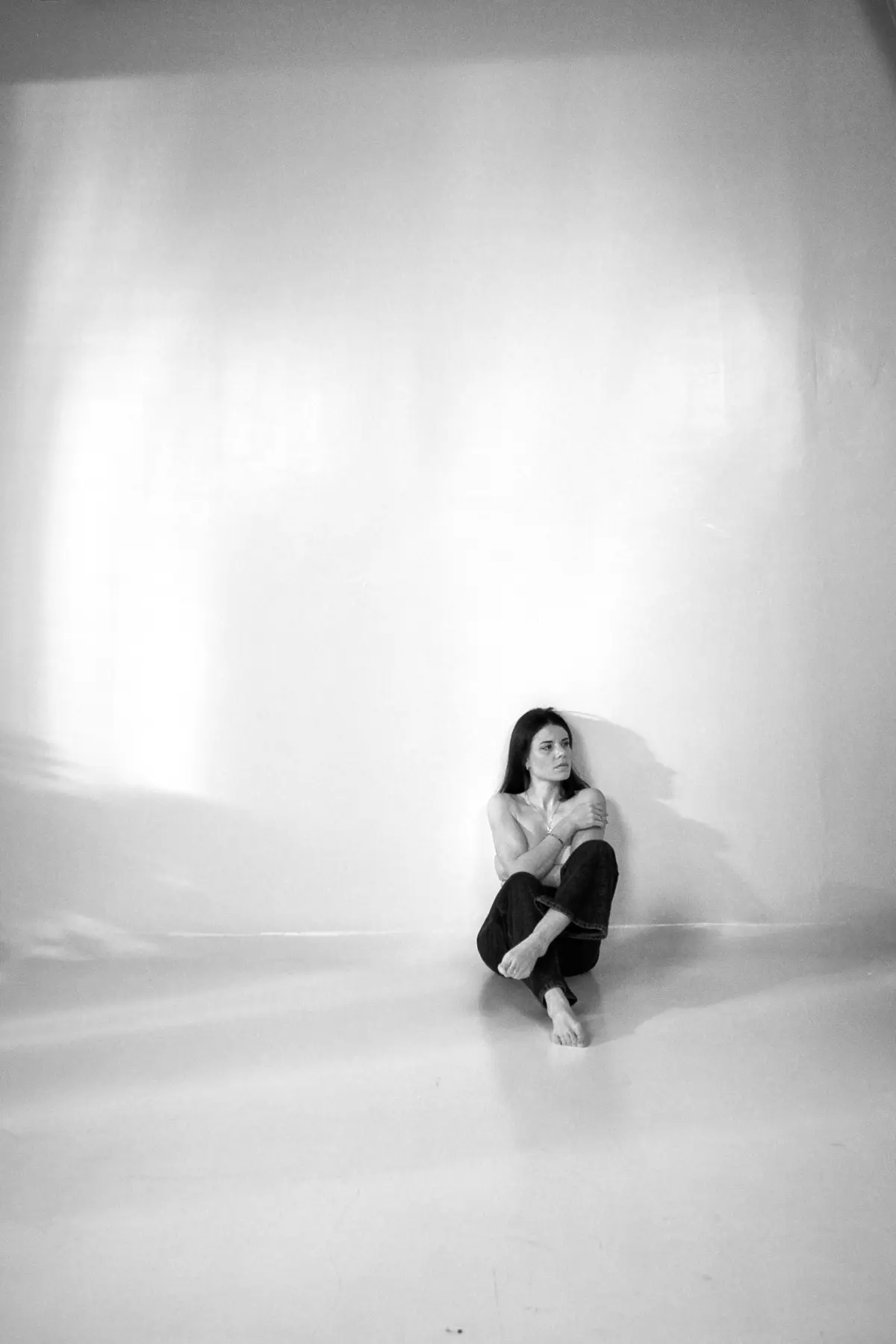 💭 Травма отвержения: когда страшно быть собой
Травма отвержения — одна из самых тонких и болезненных.
Она часто появляется тогда, когда ребёнок слышал не слова, а тишину | Сетка — социальная сеть от hh.ru