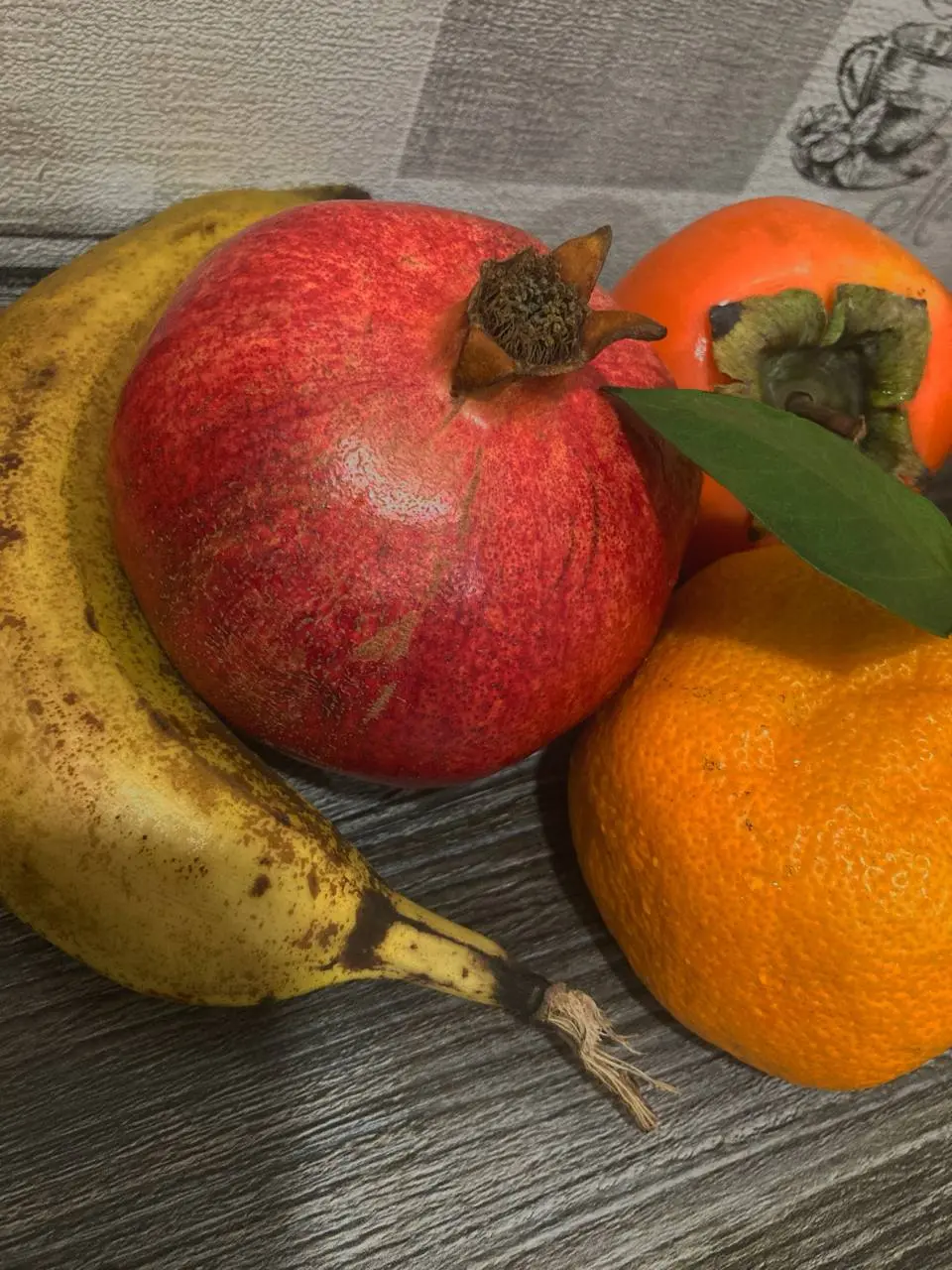 ⚡Фруктовый заряд для осенних тренировок
Погода не радует? Заряжайтесь витаминами! Собрали для вас осеннюю четверку суперфрутов:
🍊 Апельсин — ваш утренний предтреник | Сетка — социальная сеть от hh.ru