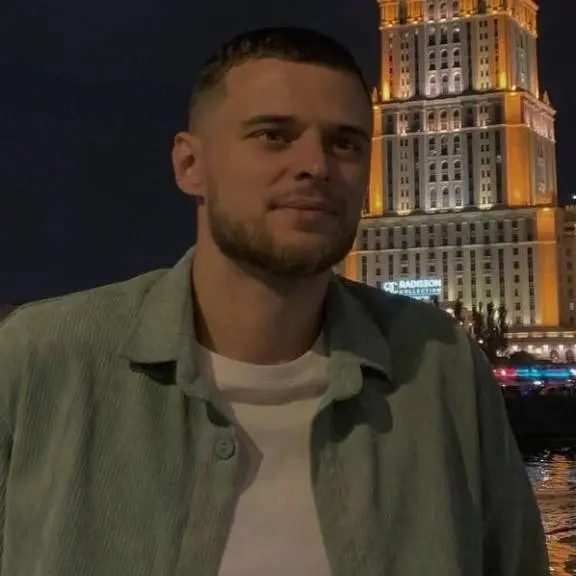 Артем Сальников