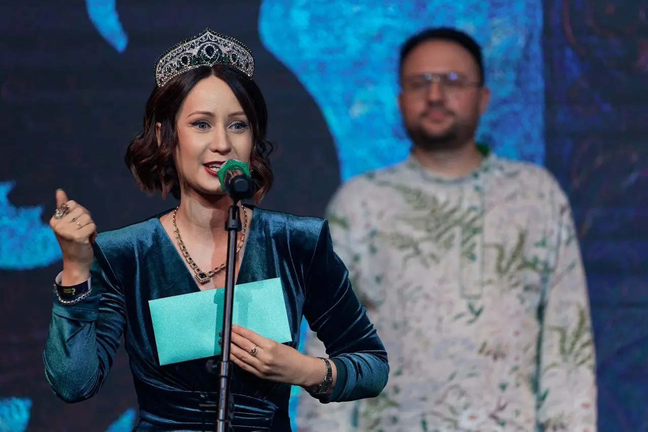 🔹 Знакомство со мной*
Привет, друзья! 💫 Давайте познакомимся ближе.
Кто я?
Я — человек, который любит вести за собой. Вдохновлять, поддерживать, помогать расти | Сетка — социальная сеть от hh.ru