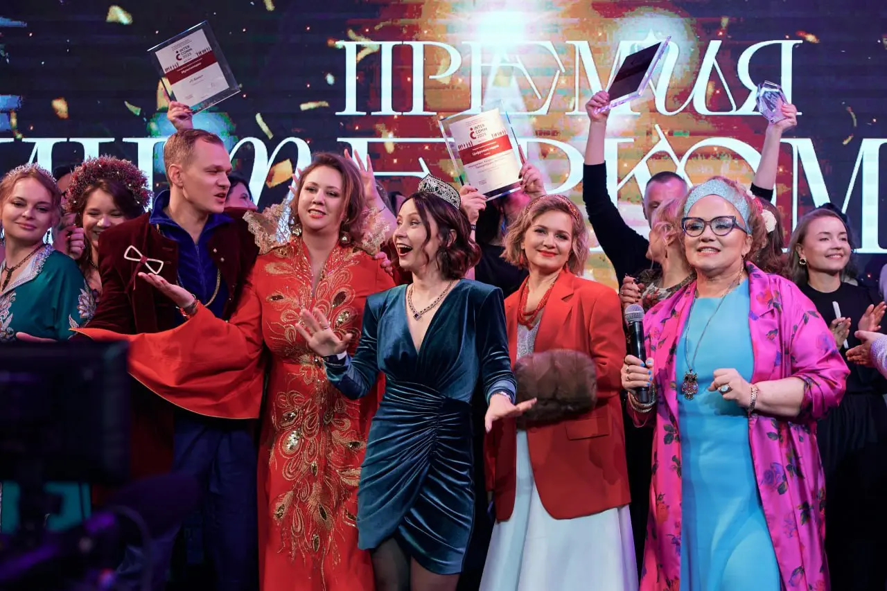 🔹 Знакомство со мной*
Привет, друзья! 💫 Давайте познакомимся ближе.
Кто я?
Я — человек, который любит вести за собой. Вдохновлять, поддерживать, помогать расти | Сетка — социальная сеть от hh.ru