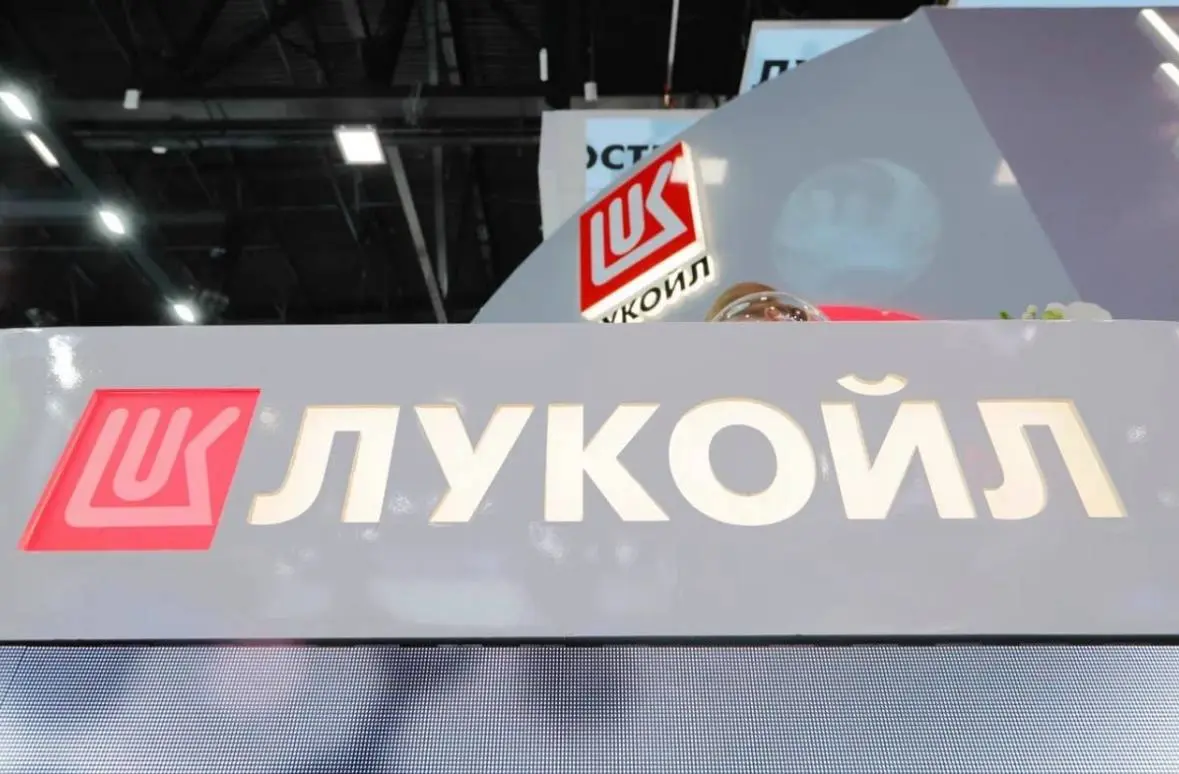 Молдавия заявила, что "Лукойл" уйдет с ее рынка
Российская нефтяная компания "Лукойл" будет вынуждена прекратить работу в Молдавии с 21 ноября и рассмотреть предложение властей республики о выкупе час... | Сетка — социальная сеть от hh.ru