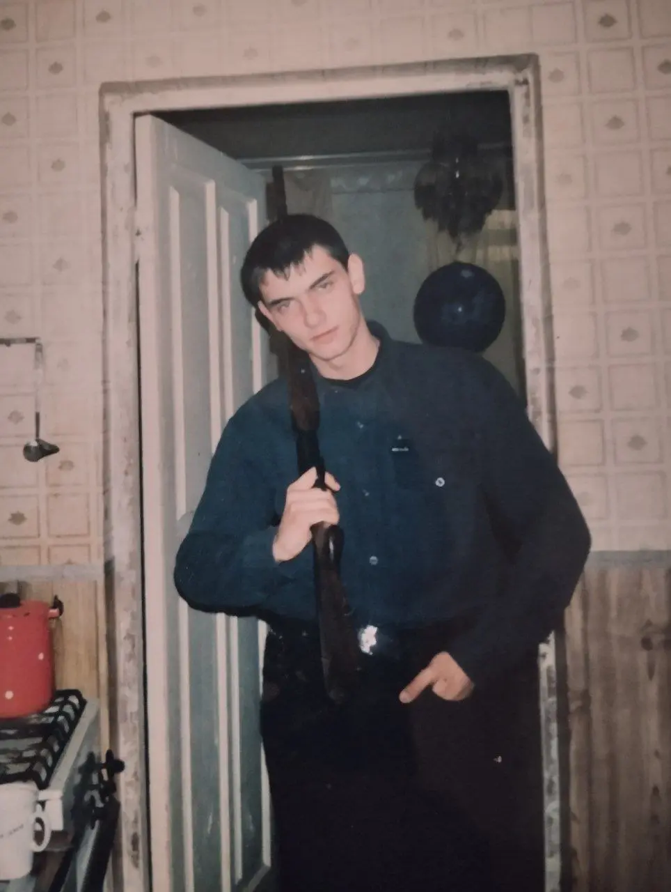 Пост правды обо мне, то что вы никогда нигде не прочтете.
Ну что любите же острые подробности! Самые смачные и грязные? Ну вот вам...
Мои родители развелись когда мне было 4 года | Сетка — социальная сеть от hh.ru