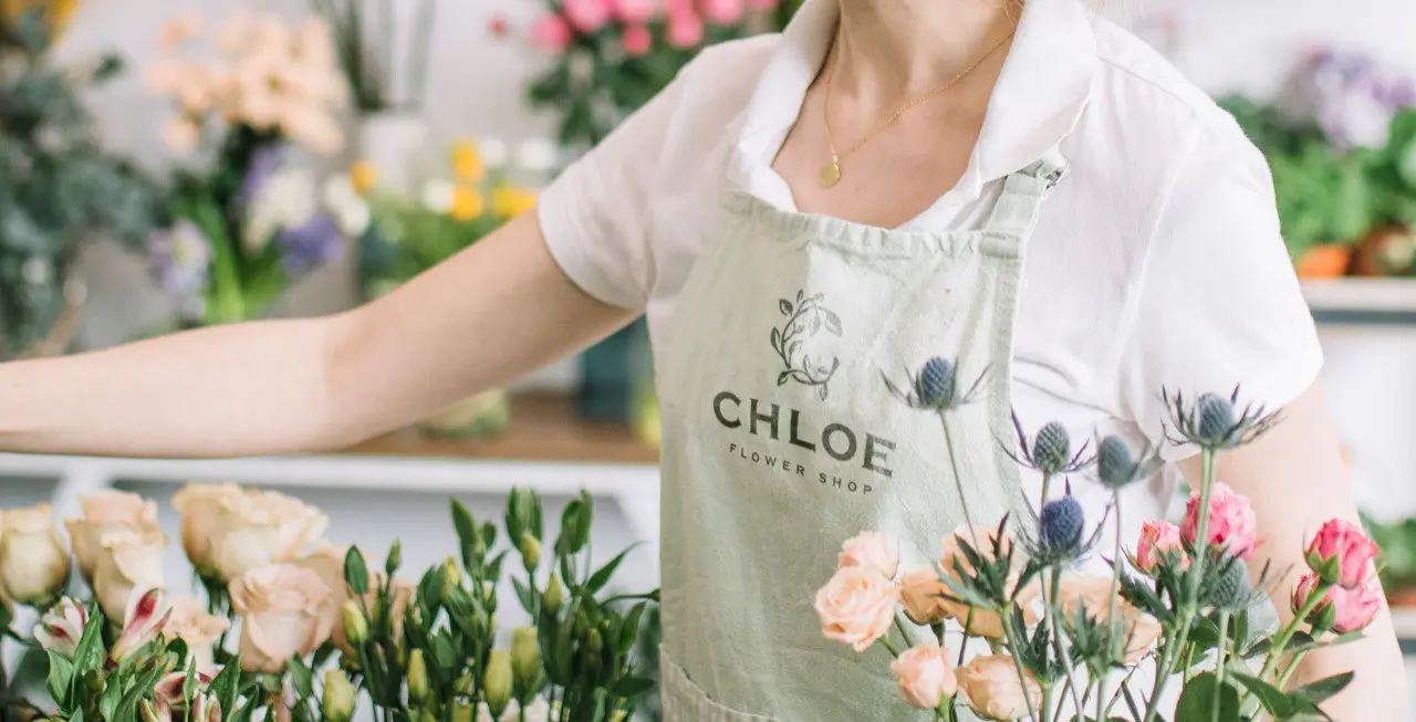 «Как мы создали элегантный брендинг для сети цветочных бутиков»
Chloe — признанный лидер рынка флористики в Кирове с 2018 года, известный высоким качеством цветов и доступными ценами | Сетка — социальная сеть от hh.ru