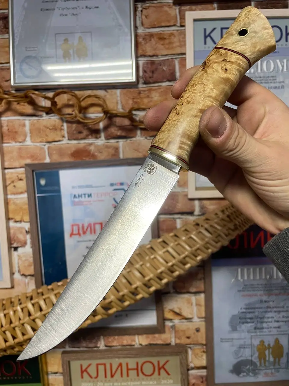 Всем привет 👋🏻
В продаже нож из кованой нержавеющей стали 110х18МШД
Твердость:61HRC
Рукоять:стабилизированная карельская берёза
Ножны из кожи
Стоимость:6000₽ (без учета доставки)
Для оформления заказа... | Сетка — социальная сеть от hh.ru