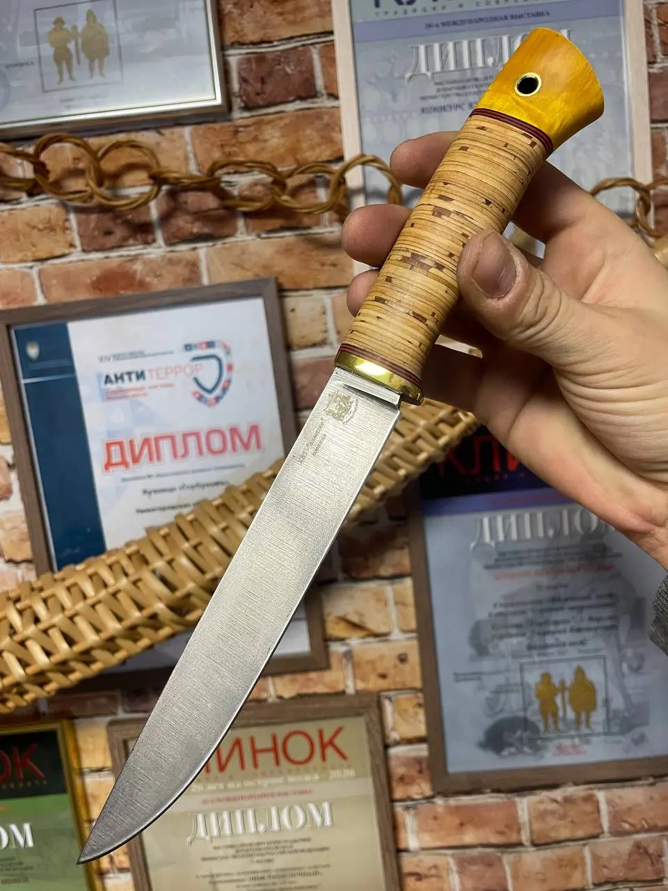 В продаже нож из кованой стали ХВ5 «алмазка»
Твердость:64HRR
На рукояти береста,стабилизированная карельская берёза
Ножны из кожи
Стоимость:6200₽ (без учета доставки)
Для оформления заказа ПИШИТЕ СЮДА... | Сетка — социальная сеть от hh.ru