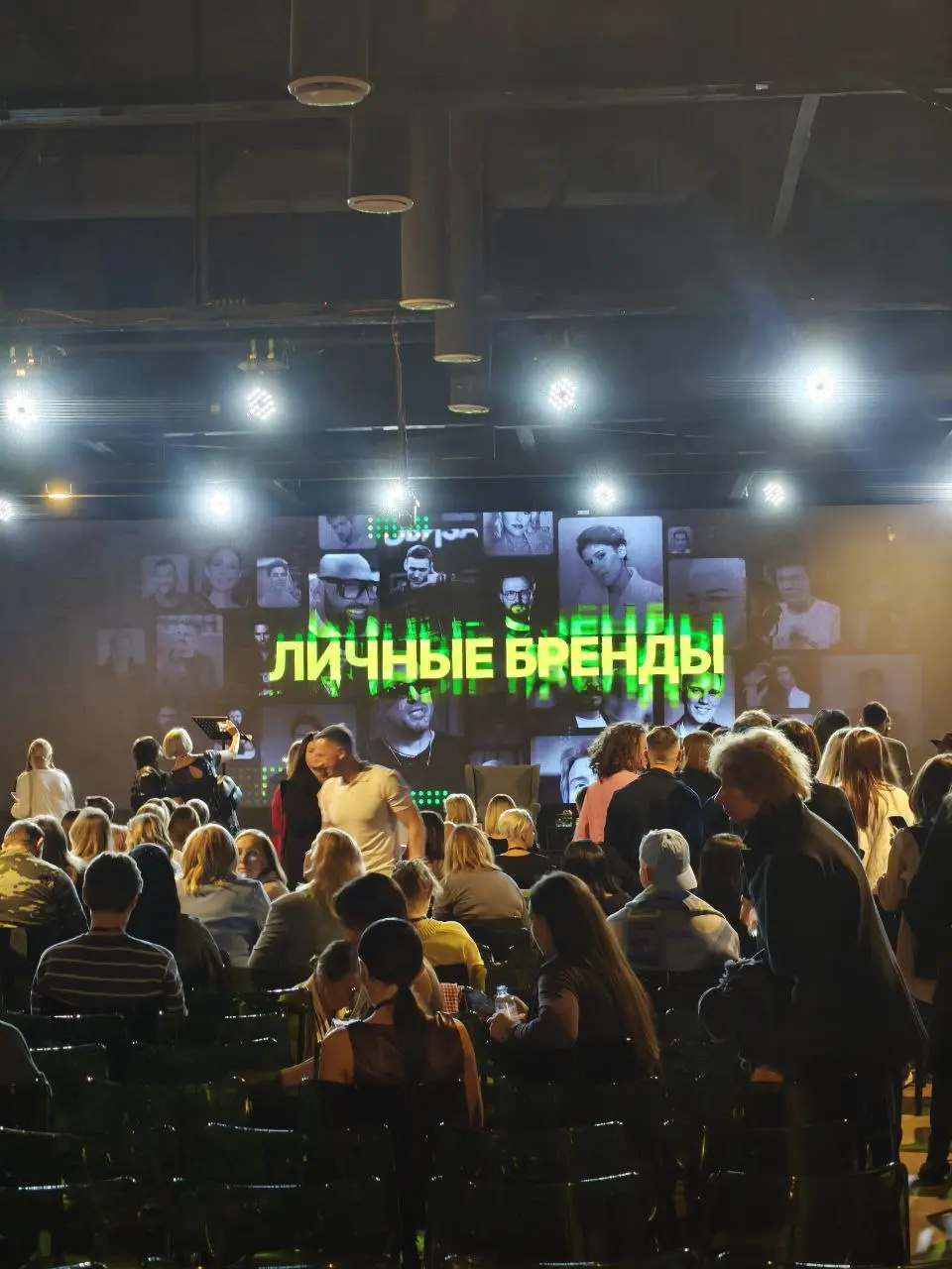 Извините, вы Паша?
Сегодня на мастер-классе "Личные бренды" для студентов школы продюсирования Николая Картозии
Естественно, встретил тут знакомых по КВН | Сетка — социальная сеть от hh.ru