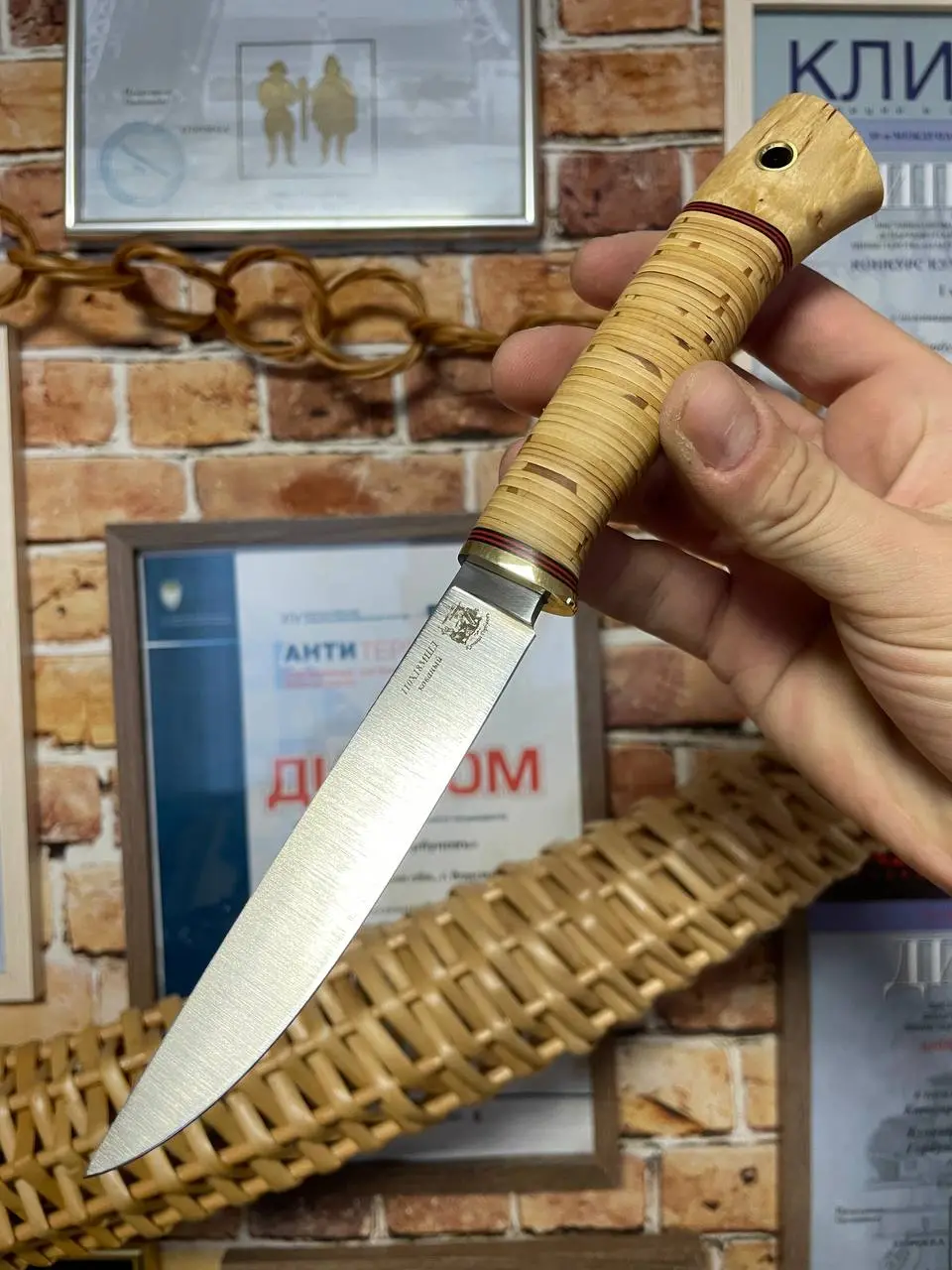 Всем привет 👋🏻
В продаже нож из кованой нержавеющей стали 110х18МШД
Твердость:61HRC
На рукояти: береста,стабилизированная карельская берёза
Ножны из кожи
Стоимость:5900₽ (без учета доставки)
Для оформ... | Сетка — социальная сеть от hh.ru