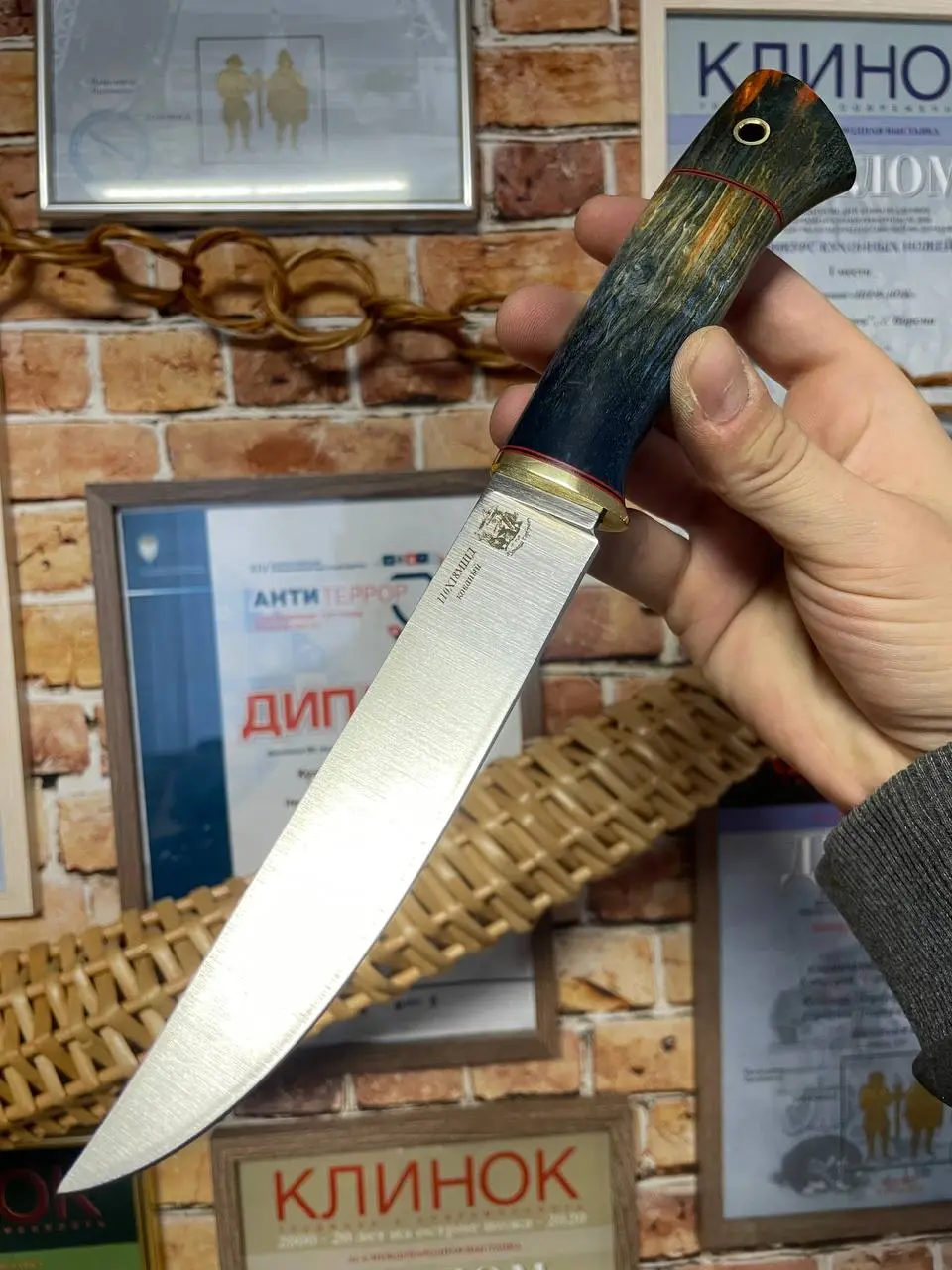 В продаже нож из кованой нержавеющей стали 110х18МШД
Твердость:61HRC
На рукояти стабилизированная карельская берёза
Ножны из кожи
Стоимость:6000₽ (без учета доставки)
Для оформления заказа ПИШИТЕ СЮДА... | Сетка — социальная сеть от hh.ru