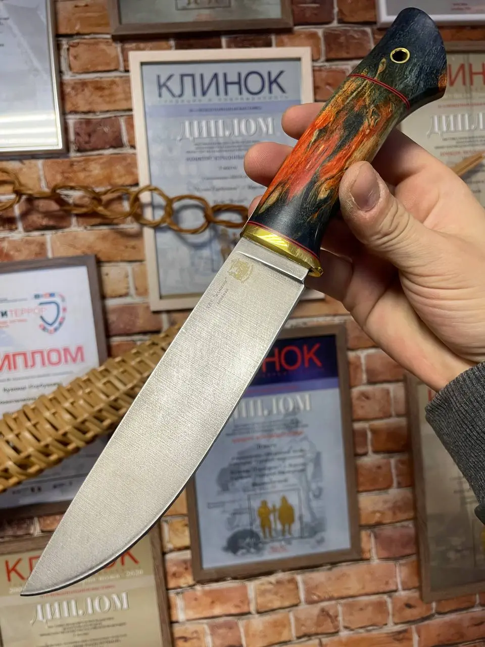 В продаже рабочий красавец из кованой стали ХВ-5 «алмазка»
Твердость:64HRC
На рукояти очень красивая стабилизированная карельская берёза
Ножны из кожи
Стоимость:6200₽ (без учета доставки)
Для оформлен... | Сетка — социальная сеть от hh.ru