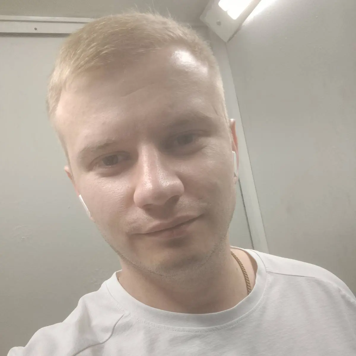 Женя Валежников