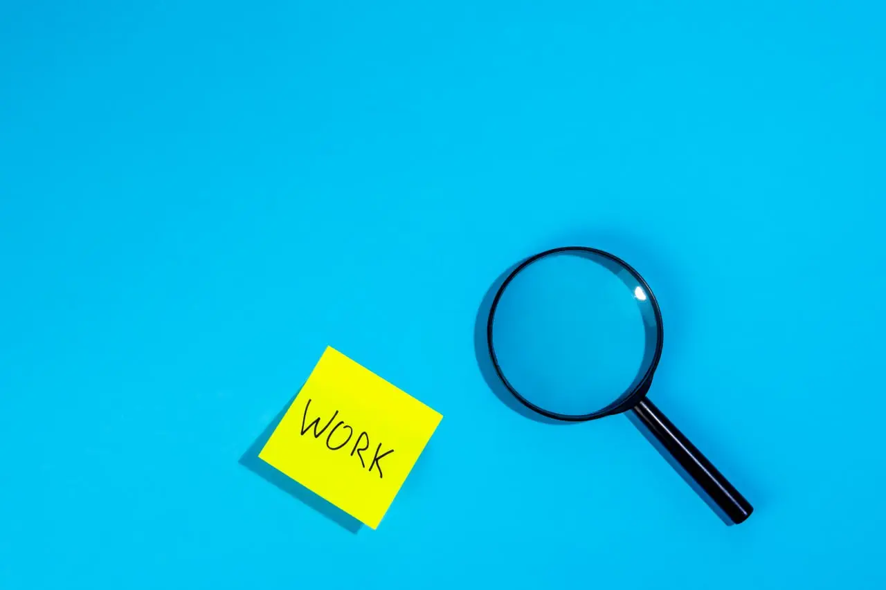 КАК ИСКАТЬ РАБОТУ СЕГОДНЯ. ИНСТРУКЦИЯ ДЛЯ УМНЫХРынок труда сейчас меняется быстрее, чем погода. То всем нужны удаленщики, то всех зовут обратно в офис | Сетка — социальная сеть от hh.ru