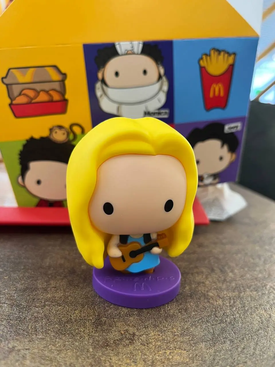 Ооо, игрушки по сериалу Друзья появились и в сербском McDonald’s! Выбрать любимого персонажа можно самостоятельно, а не вытягивать вслепую.
Авиасейлс, к вам есть дело 😈 | Сетка — социальная сеть от hh.ru