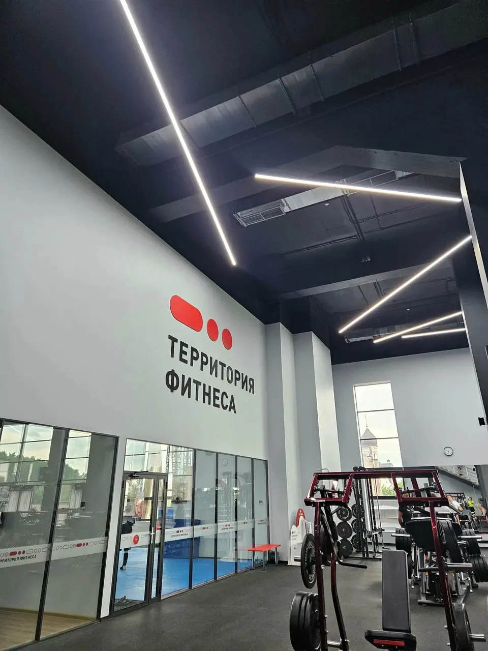 💪 Чтобы встретиться с нашей душевой системой, некоторые покупают абонемент в фитнес-клуб. И это не шутка — в «Территории Фитнеса» (Москва) установлены наши встроенные душевые системы Set 3in1 и 6in1 | Сетка — социальная сеть от hh.ru