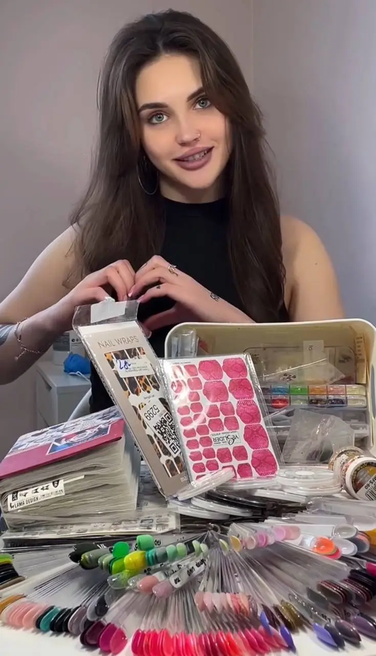 Вайб моей работы мастером в Маникюрнице💞
Тоже целая эпоха!😅💅🏻 | Сетка — социальная сеть от hh.ru