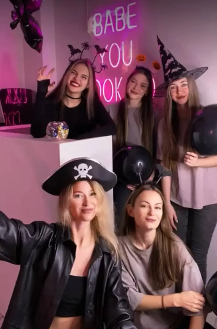 Вайб моей работы мастером в Маникюрнице💞
Тоже целая эпоха!😅💅🏻 | Сетка — социальная сеть от hh.ru