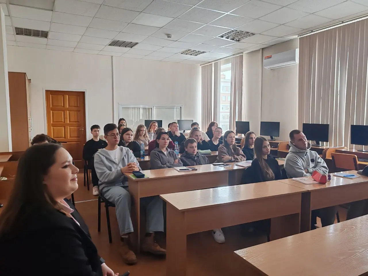 Мост между теорией и практикой: встреча со студентами НГТУ
На прошлой неделе Марина Лысикова, руководитель отдела охраны труда нашей компании, вернулась в свою альма-матер, чтобы пообщаться с нынешним... | Сетка — социальная сеть от hh.ru